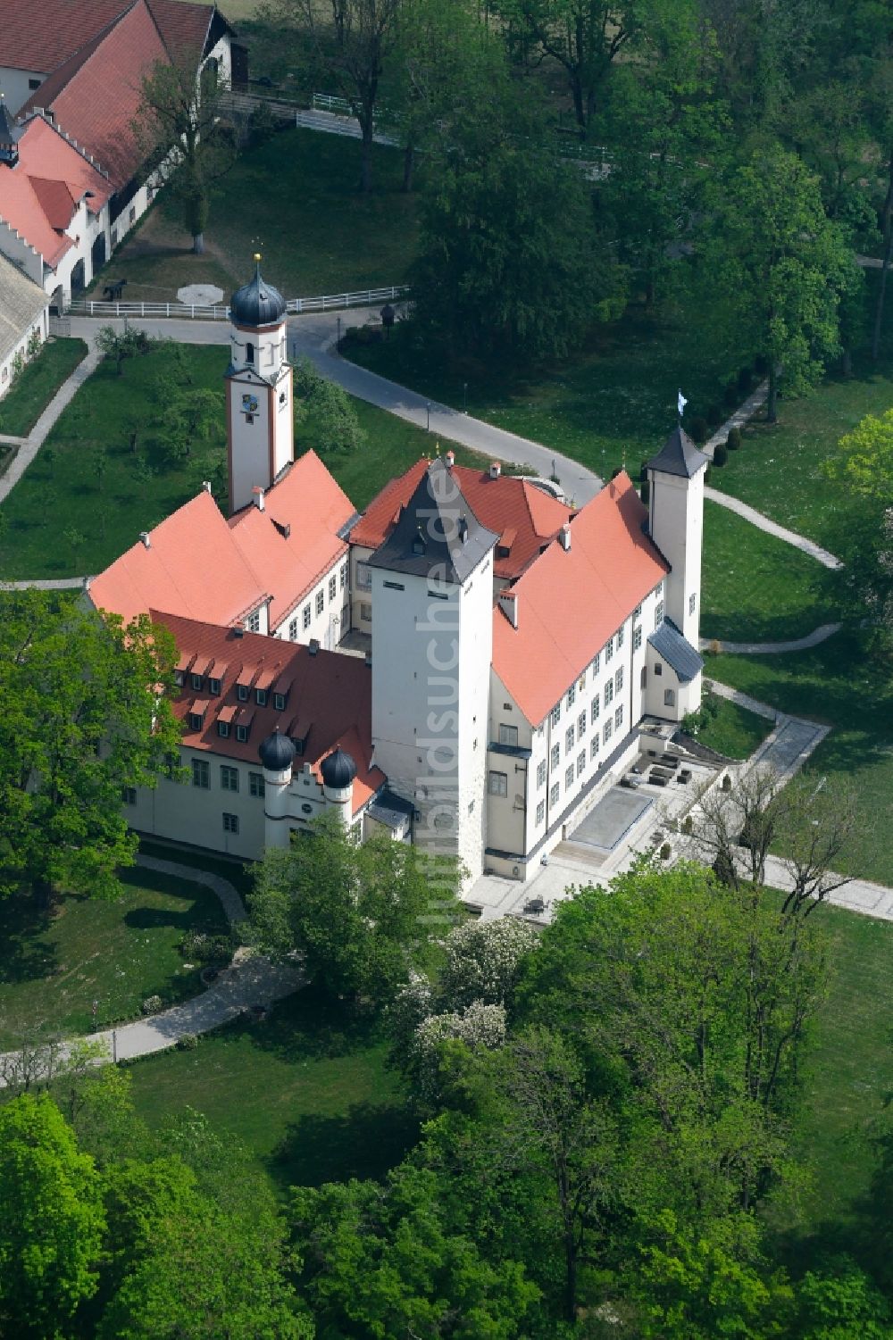 Luftaufnahme Steindorf - Palais des Schloss Schloss Hofhegnenberg in Steindorf im Bundesland Bayern, Deutschland