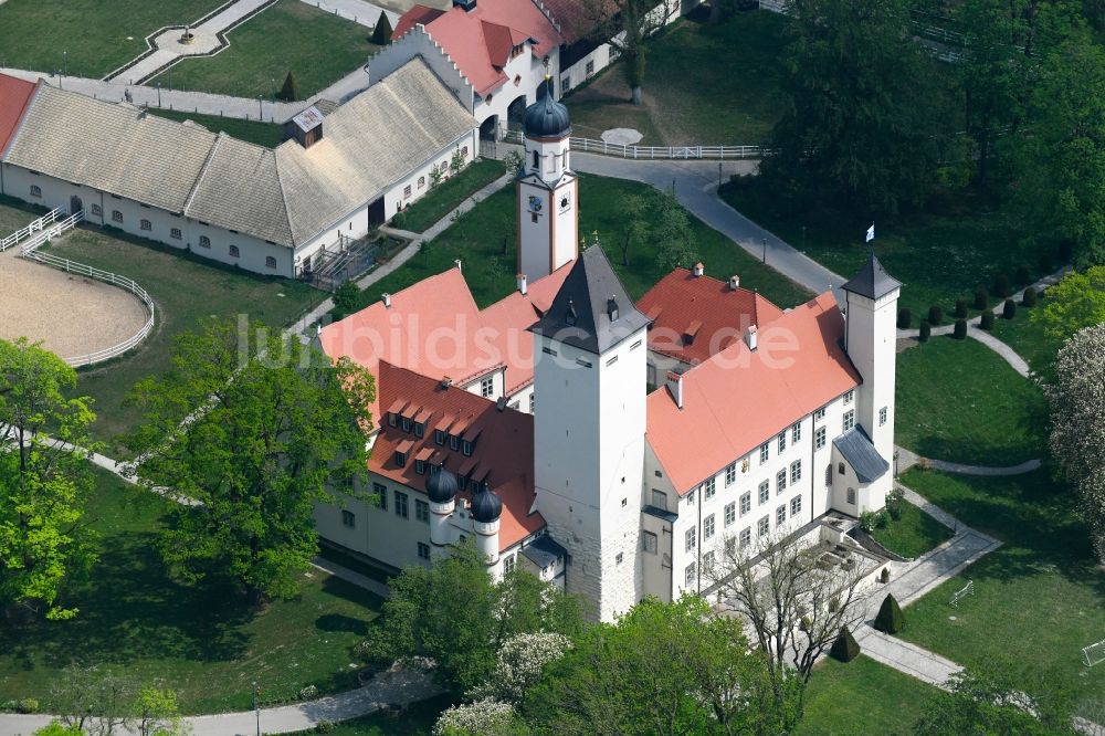 Steindorf von oben - Palais des Schloss Schloss Hofhegnenberg in Steindorf im Bundesland Bayern, Deutschland