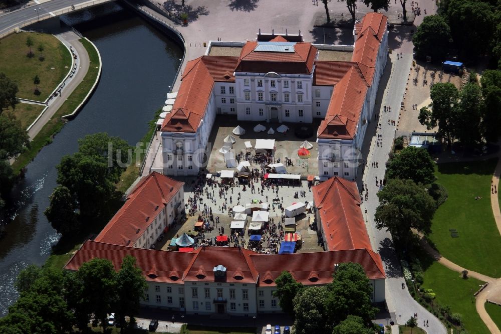 Luftaufnahme Oranienburg - Palais des Schloss am Schlossplatz in Oranienburg im Bundesland Brandenburg