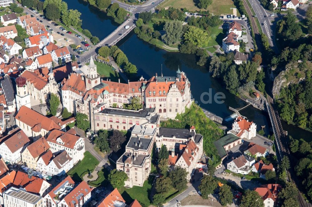 Luftaufnahme Sigmaringen - Palais des Schloss Sigmaringen an der Donau in Sigmaringen im Bundesland Baden-Württemberg