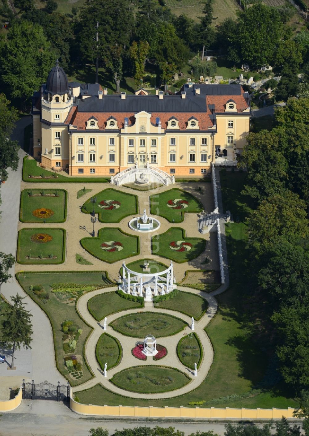 Luftbild Sorokpolany - Palais des Schloss in Sorokpolany in Vas, Ungarn