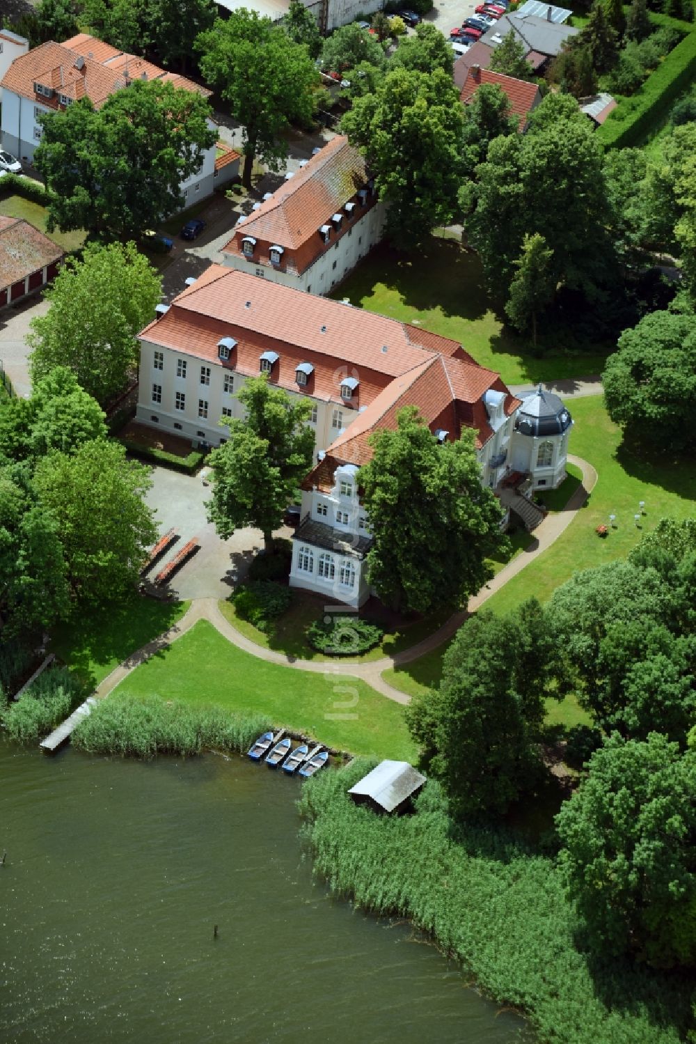 Luftbild Wustrau-Altfriesack - Palais des Schloss und Tagungsstätte der Deutschen Richterakademie in Wustrau-Altfriesack im Bundesland Brandenburg, Deutschland