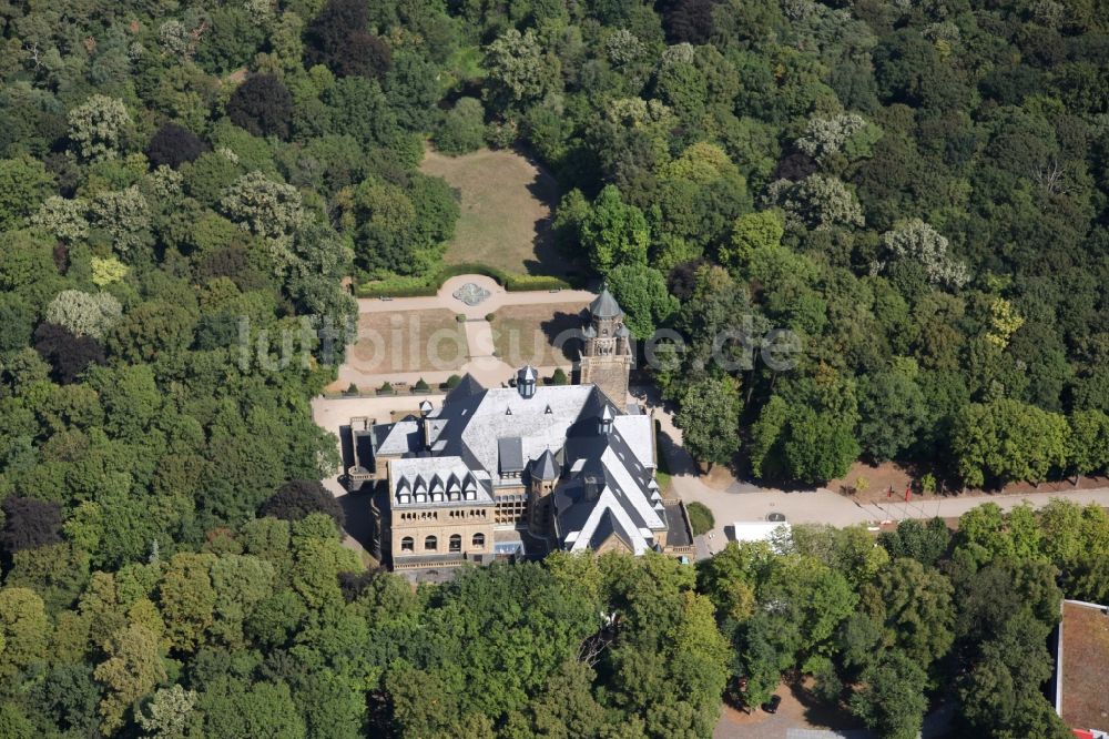 Budenheim aus der Vogelperspektive: Palais des Schloss Waldthausen in Budenheim im Bundesland Rheinland-Pfalz, Deutschland