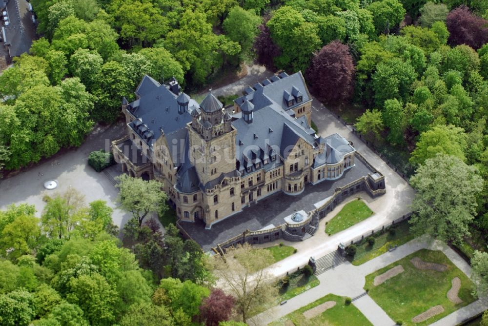 Budenheim aus der Vogelperspektive: Palais des Schloss Waldthausen in Budenheim im Bundesland Rheinland-Pfalz, Deutschland