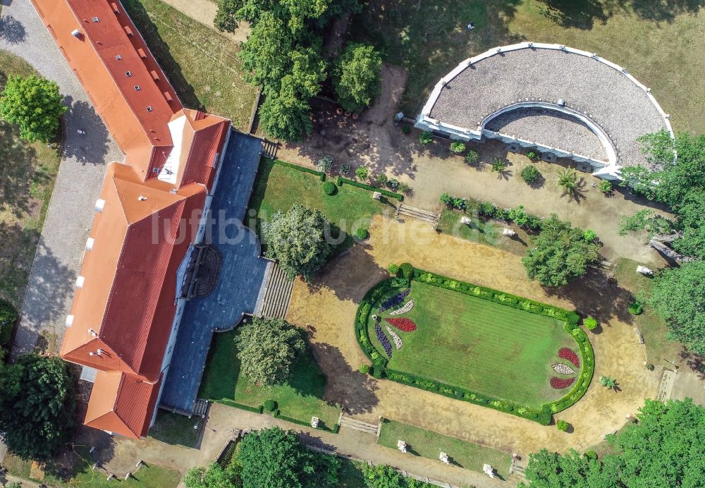 Wiepersdorf aus der Vogelperspektive: Palais des Schloss in Wiepersdorf im Bundesland Brandenburg, Deutschland