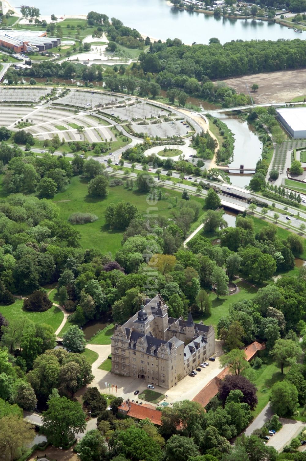 Luftbild Wolfsburg - Palais des Schloss in Wolfsburg im Bundesland Niedersachsen, Deutschland