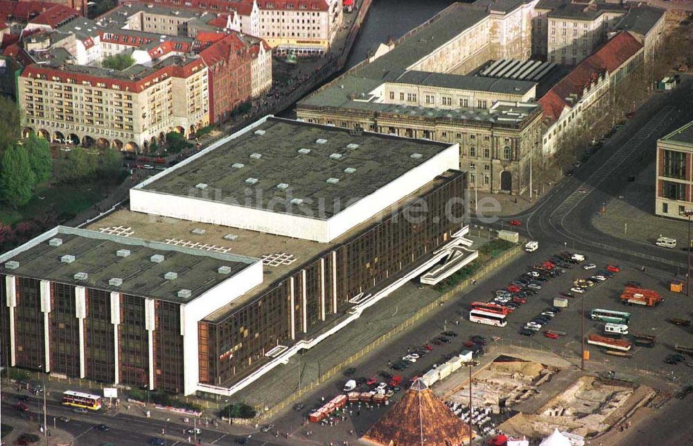 Luftaufnahme Berlin - Palast der Republik in Berlin-Mitte