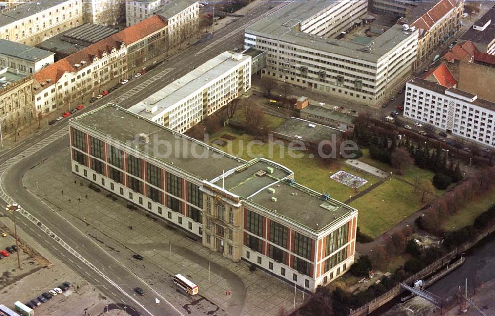 Luftaufnahme Berlin - 12.02.95 Palast der Republik/ Stadtratsgebäude