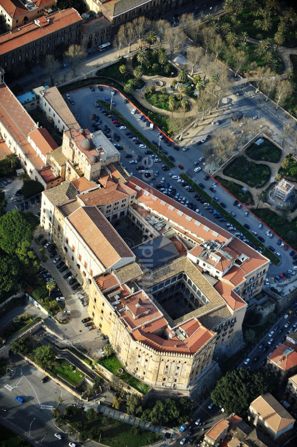 Luftaufnahme Palermo - Palazzo dei Normanni in Palermo auf Sizilien in Italien