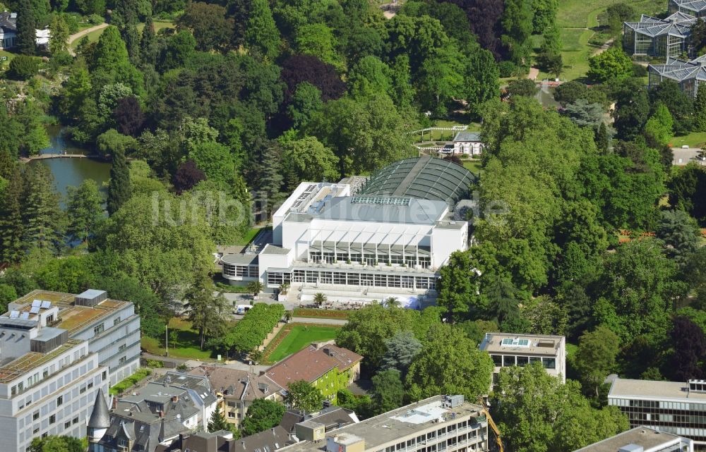 Frankfurt am Main aus der Vogelperspektive: Palmen- und Gesellschaftshaus im botanischen Garten im Stadtteil Westend in Frankfurt am Main im Bundesland Hessen