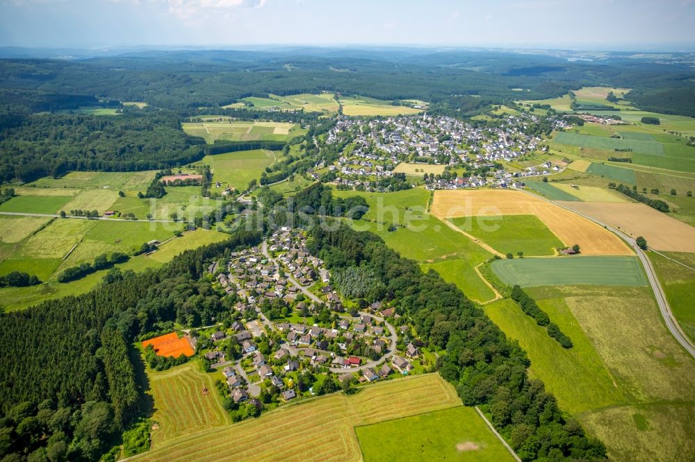 Warstein von oben - Panorama vom Ortsbereich und Umgebung in Hirschberg im Bundesland Nordrhein-Westfalen