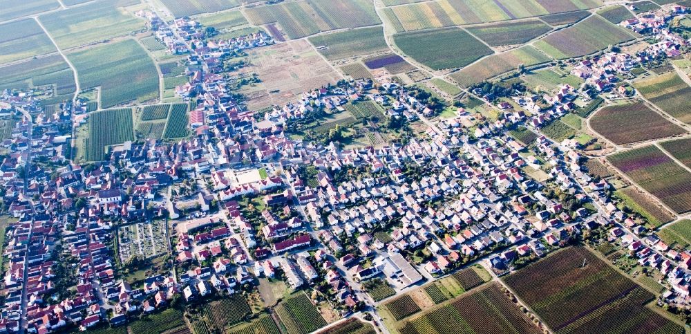 Neustadt an der Weinstraße von oben - Panorama vom Ortsbereich und Umgebung im Ortsteil Diedesfeld in Neustadt an der Weinstraße im Bundesland Rheinland-Pfalz