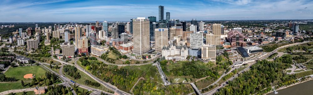 Luftaufnahme Edmonton - Panorama Stadtansicht vom Innenstadtbereich Edmonton Downtown in Edmonton, Alberta, Canada