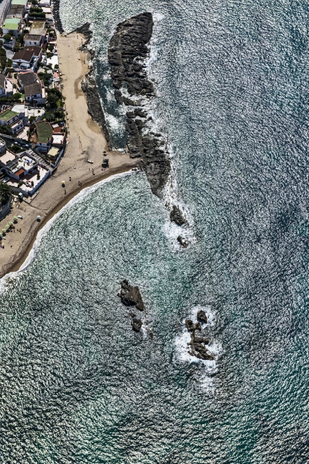 Belvedere Marittimo von oben - Panorama- Stadtansicht an der Meeres- Küste in Belvedere Marittimo in Calabria, Italien