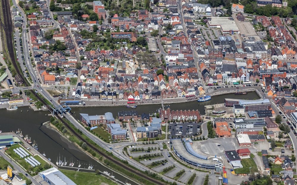 Luftaufnahme Husum - Panorama- Stadtansicht vom Stadtzentrum in Husum im Bundesland Schleswig-Holstein