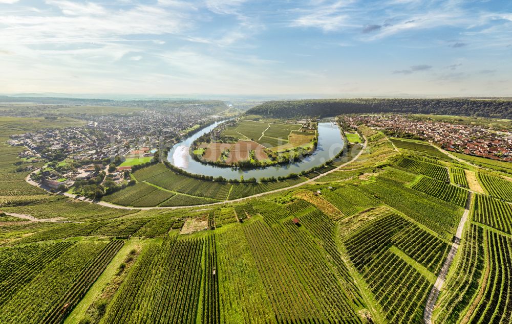 Mundelsheim von oben - Panorama Weinbergs- Landschaft der Winzer- Gebiete in Mundelsheim im Bundesland Baden-Württemberg, Deutschland