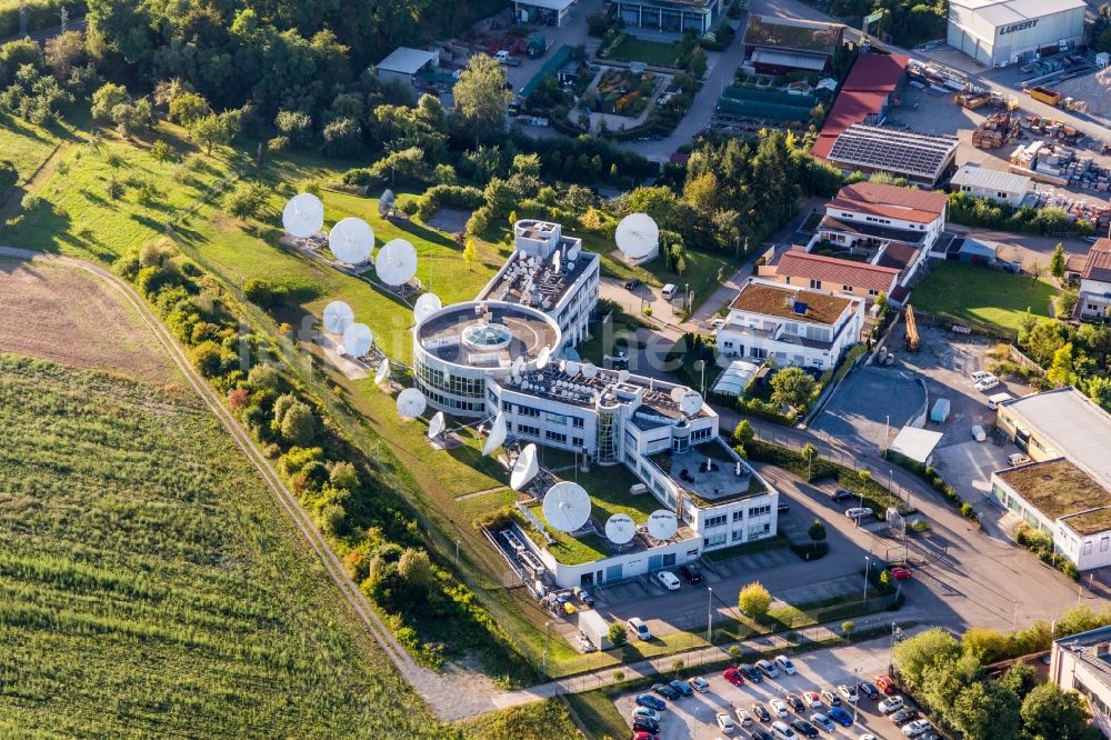 Luftbild Waldrems - Parabolspiegel von Satellitenschüsseln in Waldrems im Bundesland Baden-Württemberg, Deutschland