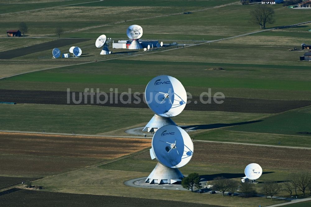 Luftaufnahme Raisting - Parbolantenne - Satellitenschüsseln Erdfunkstelle in Raisting im Bundesland Bayern, Deutschland