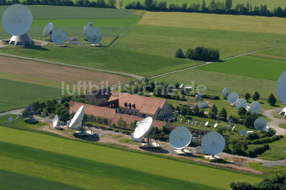 Luftaufnahme Fuchsstadt - Parbolantenne - Satellitenschüsseln in Fuchsstadt im Bundesland Bayern, Deutschland