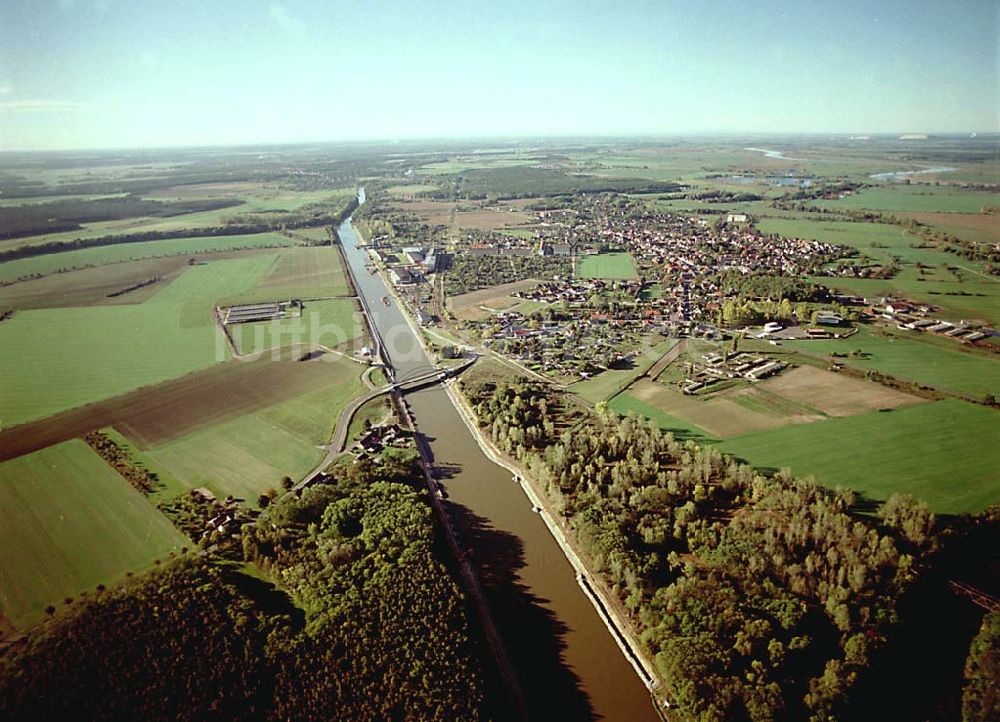 Parey / Sachsen Anhalt von oben - 14.10.2003 Parey / Sachsen Anhalt Blick auf die Stadt und den ausgebauten Elbe-Havel-Kanal