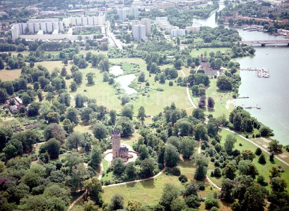 Luftbild Potsdam - Park Babelsberg mit dem Flatowturm.