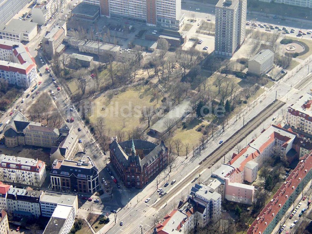 Luftbild Berlin - LICHTENBERG - Park am Rathaus Lichtenberg. 16.03.03