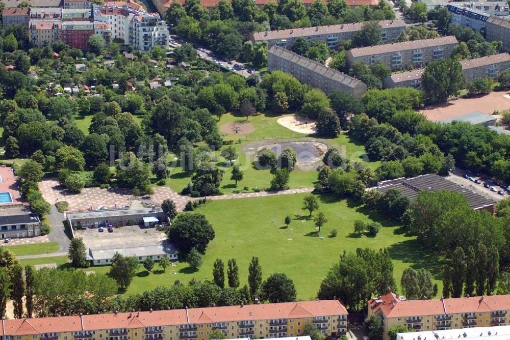 Luftaufnahme Berlin - Park des Sommerbades Pankow