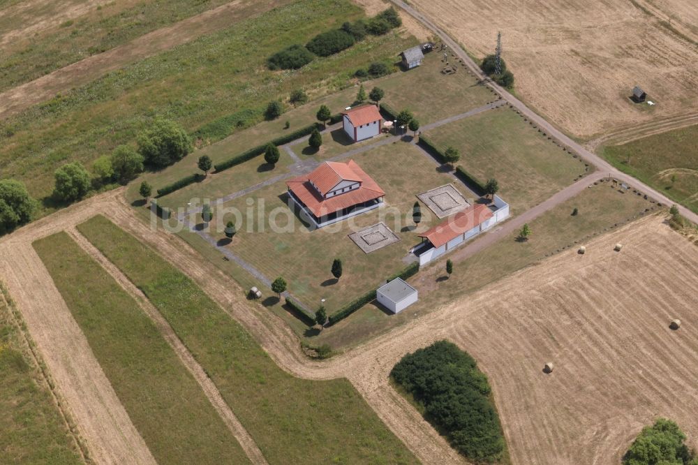 Luftaufnahme Pommern - Parkanlage Archäologiepark Martberg in Pommern im Bundesland Rheinland-Pfalz, Deutschland