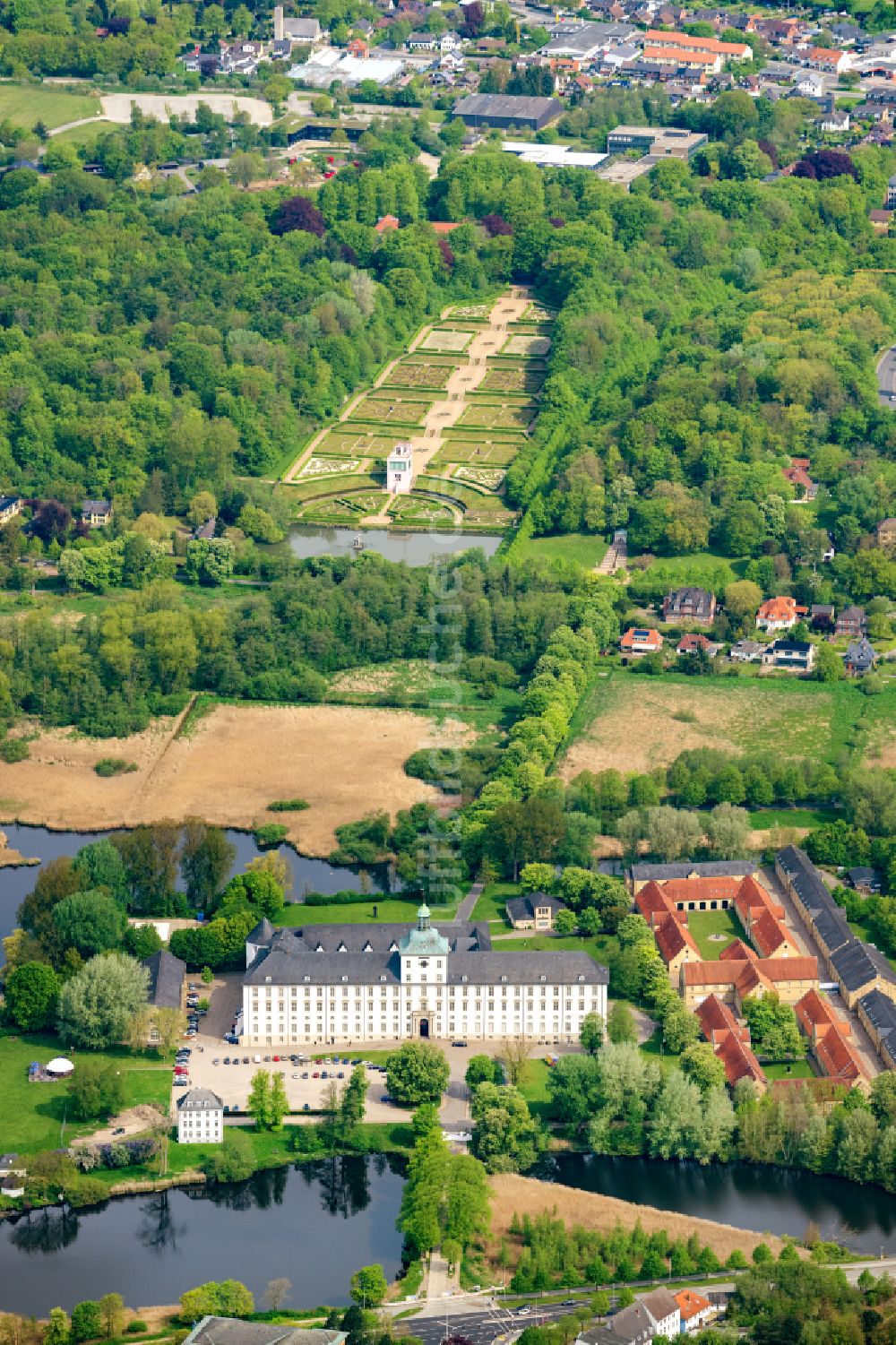 Luftaufnahme Schleswig - Parkanlage eines Barockgarten beim Schloss Gottorf im Ortsteil Annettenhöh in Schleswig im Bundesland Schleswig-Holstein