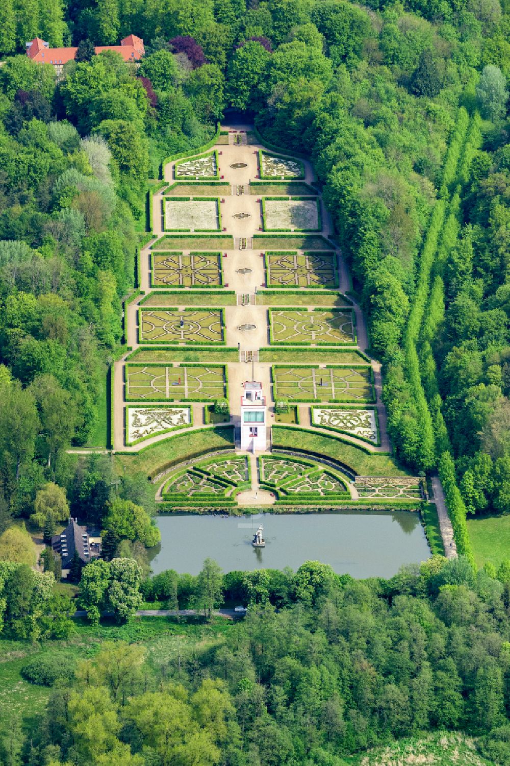 Schleswig von oben - Parkanlage eines Barockgarten beim Schloss Gottorf im Ortsteil Annettenhöh in Schleswig im Bundesland Schleswig-Holstein