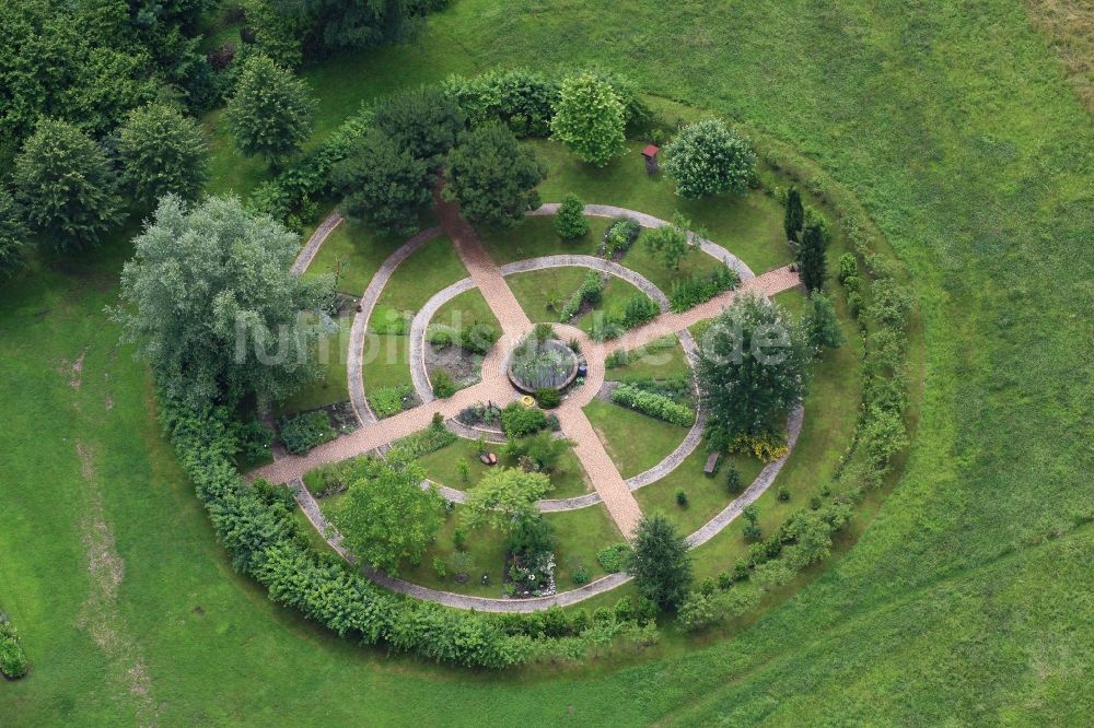 Luftaufnahme Rheinfelden (Baden) - Parkanlage Biblischer Garten auf dem Areal von Schloss Beuggen in Rheinfelden (Baden) im Bundesland Baden-Württemberg