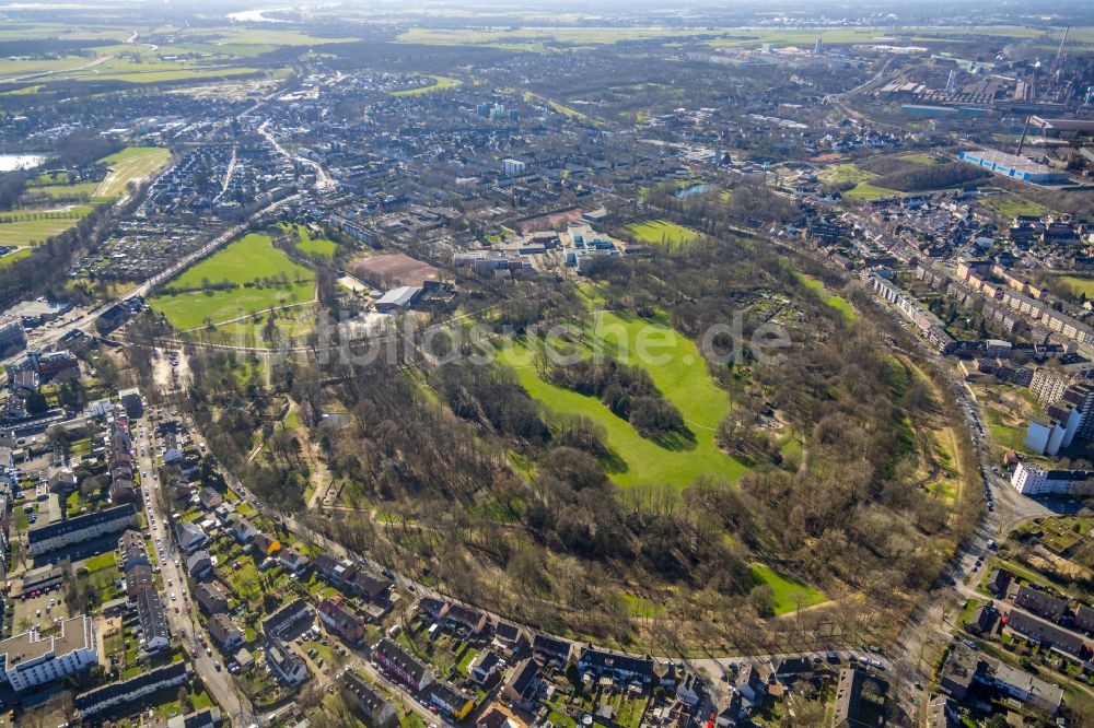 Duisburg von oben - Parkanlage Biegerpark in Duisburg im Bundesland Nordrhein-Westfalen, Deutschland