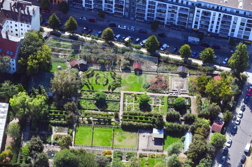 Luftaufnahme Berlin - Parkanlage Bossestraße - Corinthstraße im Ortsteil Friedrichshain in Berlin, Deutschland