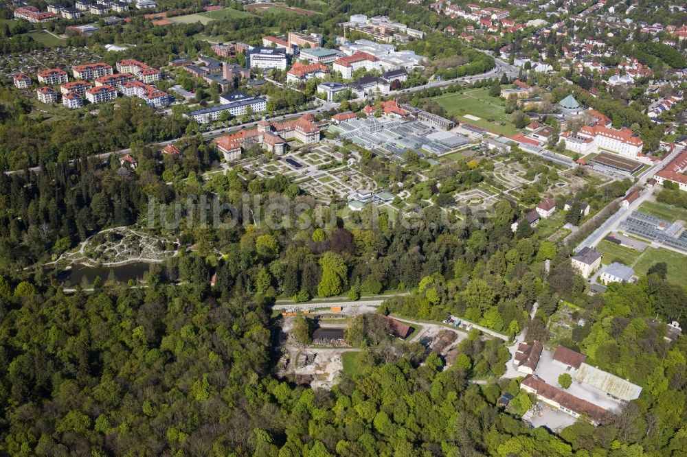 Luftbild München - Parkanlage Botanische Staatssammlung und Botanischer Garten entlang der Menzinger Straße im Ortsteil Neuhausen-Nymphenburg in München im Bundesland Bayern, Deutschland