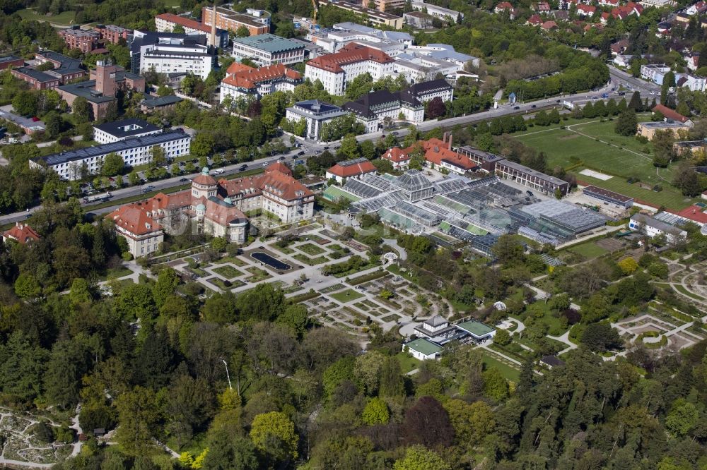 München von oben - Parkanlage Botanische Staatssammlung und Botanischer Garten entlang der Menzinger Straße im Ortsteil Neuhausen-Nymphenburg in München im Bundesland Bayern, Deutschland