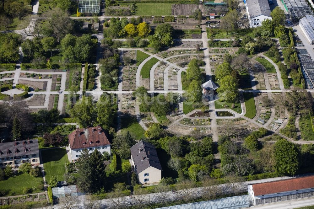 Luftaufnahme München - Parkanlage Botanische Staatssammlung und Botanischer Garten entlang der Menzinger Straße im Ortsteil Neuhausen-Nymphenburg in München im Bundesland Bayern, Deutschland