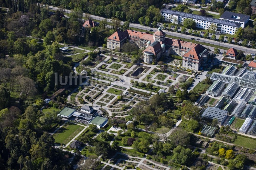 Luftaufnahme München - Parkanlage Botanische Staatssammlung und Botanischer Garten entlang der Menzinger Straße im Ortsteil Neuhausen-Nymphenburg in München im Bundesland Bayern, Deutschland