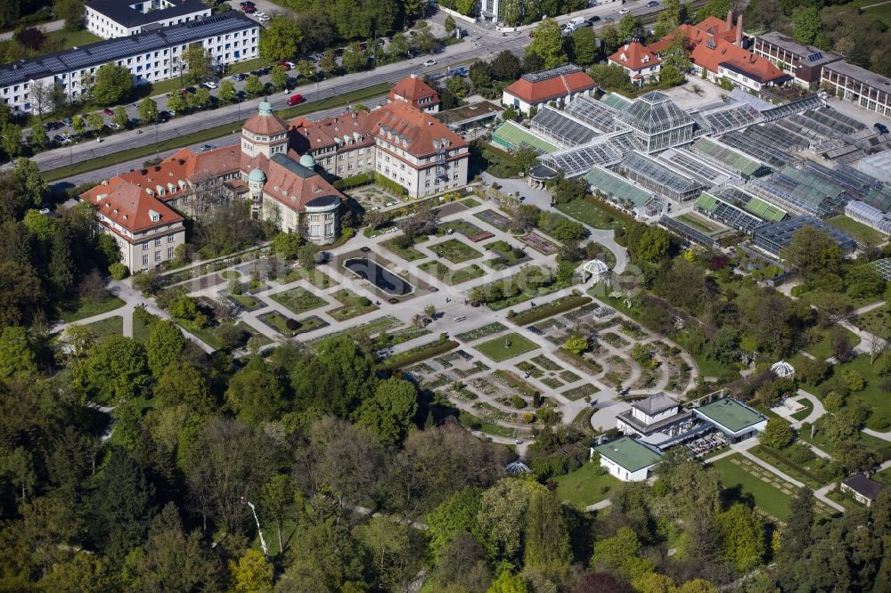 Luftbild München - Parkanlage Botanische Staatssammlung und Botanischer Garten entlang der Menzinger Straße im Ortsteil Neuhausen-Nymphenburg in München im Bundesland Bayern, Deutschland