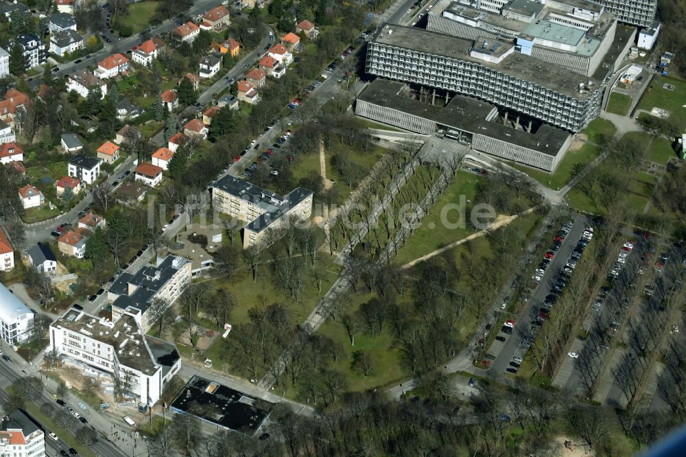 Berlin aus der Vogelperspektive: Parkanlage im Charite - Campus Benjamin in Berlin