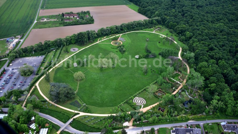 Chaumont-sur-Loire aus der Vogelperspektive: Parkanlage in Chaumont-sur-Loire in Centre-Val de Loire, Frankreich