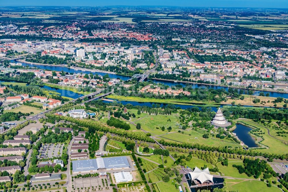 Luftaufnahme Magdeburg - Parkanlage Elbauenpark in Magdeburg im Bundesland Sachsen-Anhalt, Deutschland