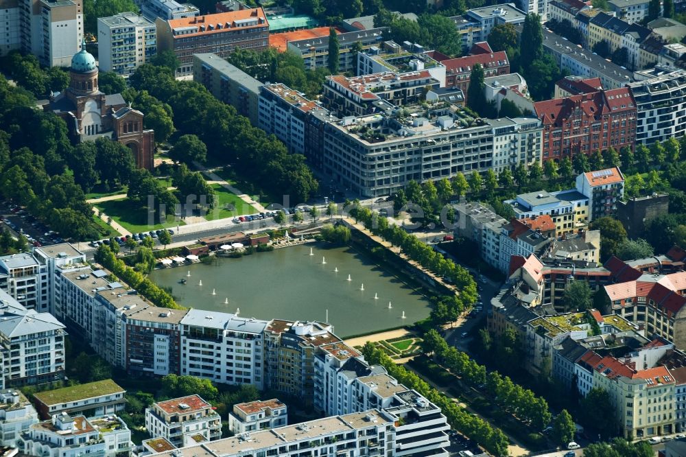 Berlin von oben - Parkanlage Engelbecken Kreuzberg in Berlin