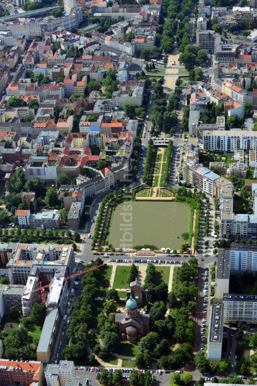 Luftaufnahme Berlin - Parkanlage Engelbecken zwischen den Stadtteilen Kreuzberg und Mitte von Berlin