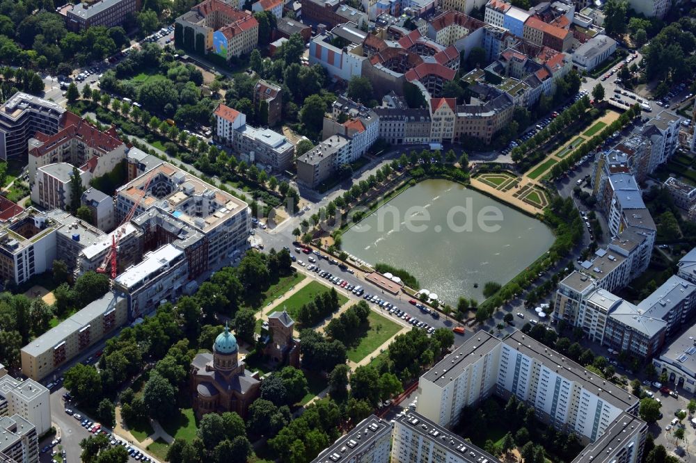 Luftbild Berlin - Parkanlage Engelbecken zwischen den Stadtteilen Kreuzberg und Mitte von Berlin