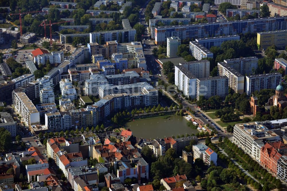 Luftbild Berlin Mitte Kreuzberg - Parkanlage Engelbecken zwischen den Stadtteilen Kreuzberg und Mitte von Berlin