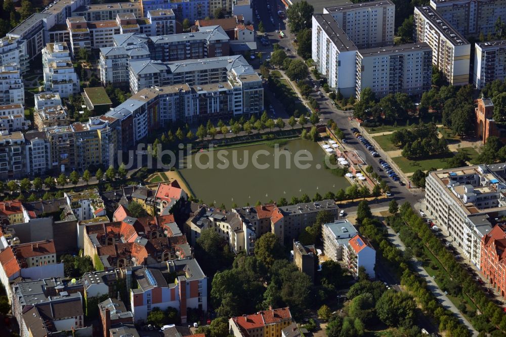 Luftaufnahme Berlin Mitte Kreuzberg - Parkanlage Engelbecken zwischen den Stadtteilen Kreuzberg und Mitte von Berlin