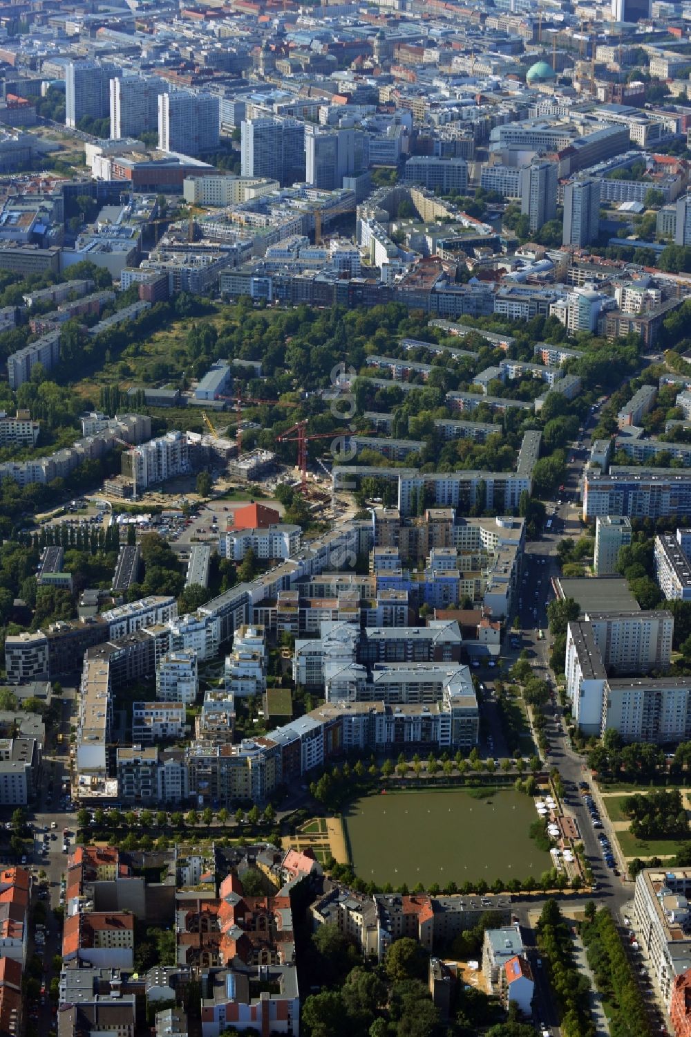 Luftbild Berlin Mitte Kreuzberg - Parkanlage Engelbecken zwischen den Stadtteilen Kreuzberg und Mitte von Berlin