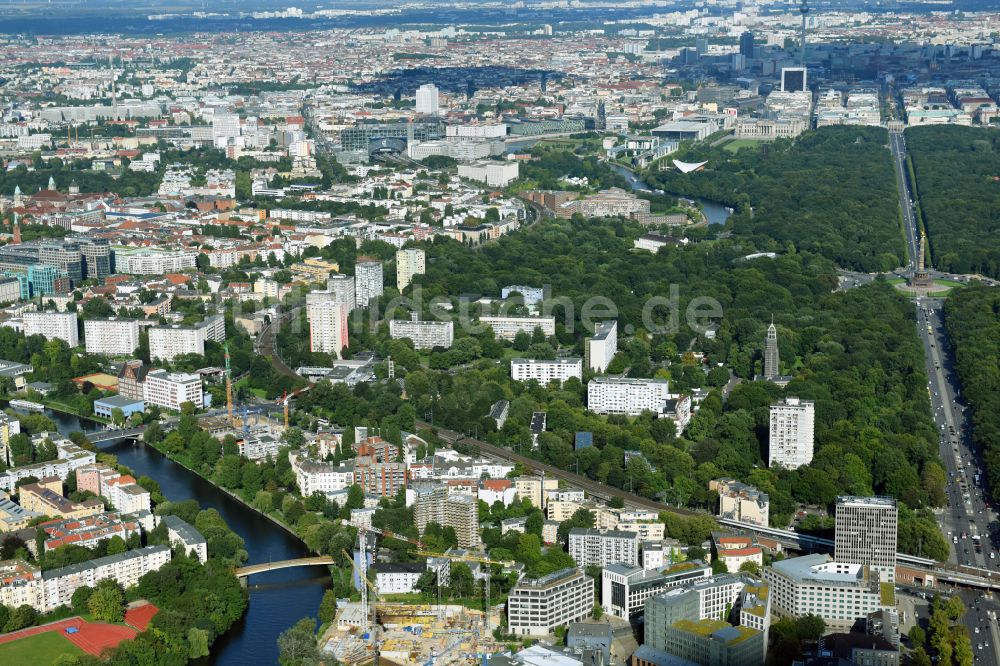 Luftbild Berlin - Parkanlage entlang der Straße des 17. Juli - Großer Stern im Ortsteil Tiergarten in Berlin, Deutschland