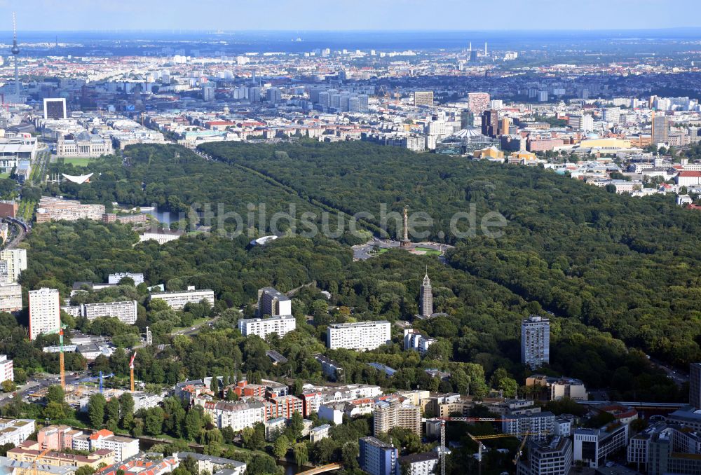 Berlin von oben - Parkanlage entlang der Straße des 17. Juli - Großer Stern im Ortsteil Tiergarten in Berlin, Deutschland