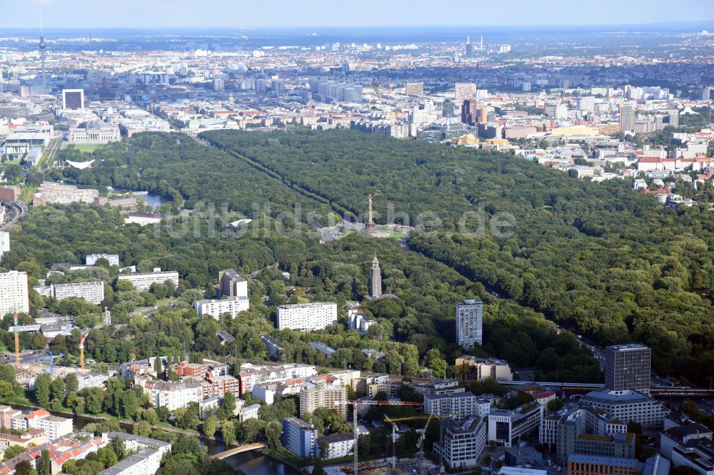 Berlin aus der Vogelperspektive: Parkanlage entlang der Straße des 17. Juli - Großer Stern im Ortsteil Tiergarten in Berlin, Deutschland